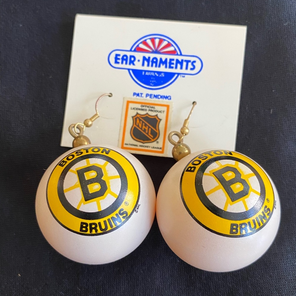 Vintage 80’s Earrings Bruins dangle fashion earrings